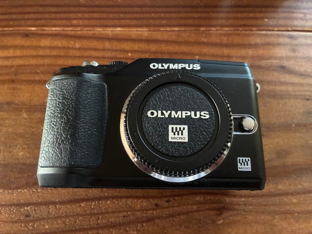 OLYMPUS PEN E-PL2 一式　レザーストラップのおまけ付き