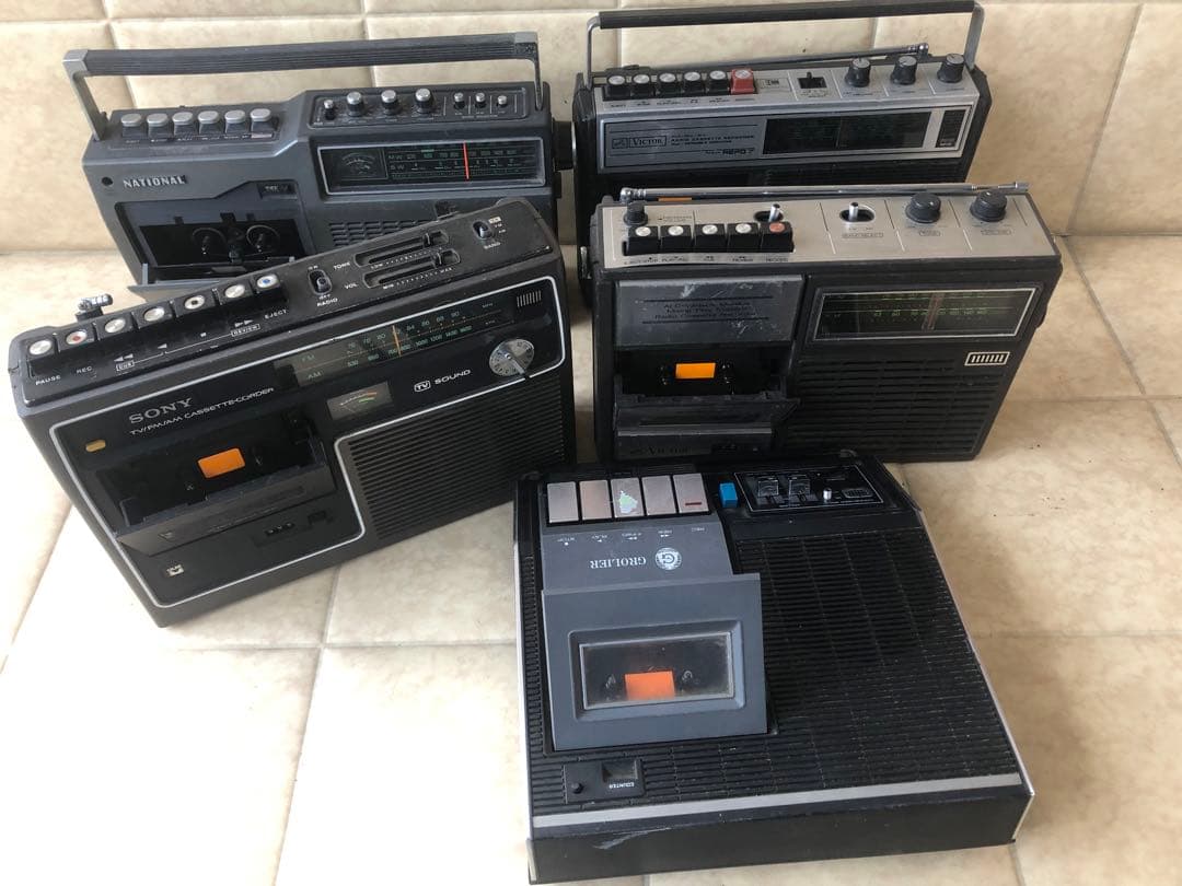 SONY カセットレコーダーCF-1950などジャンク品ラジオ5台(G23)