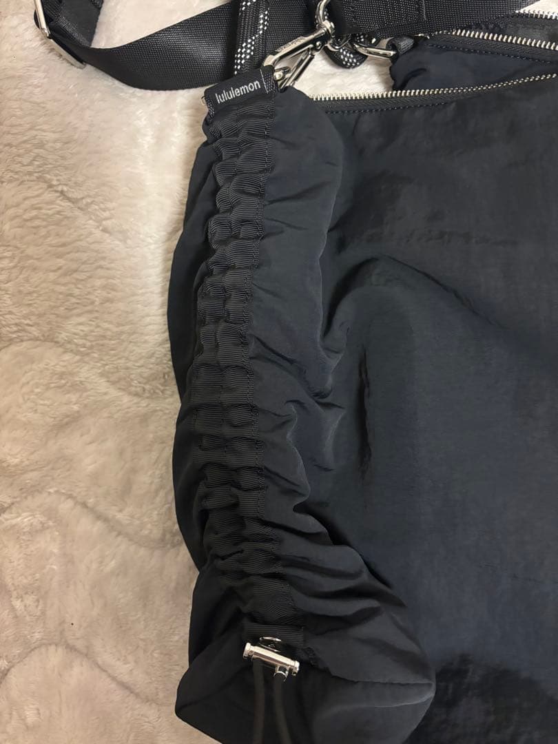 Lu Lu Lemon ボディーバック